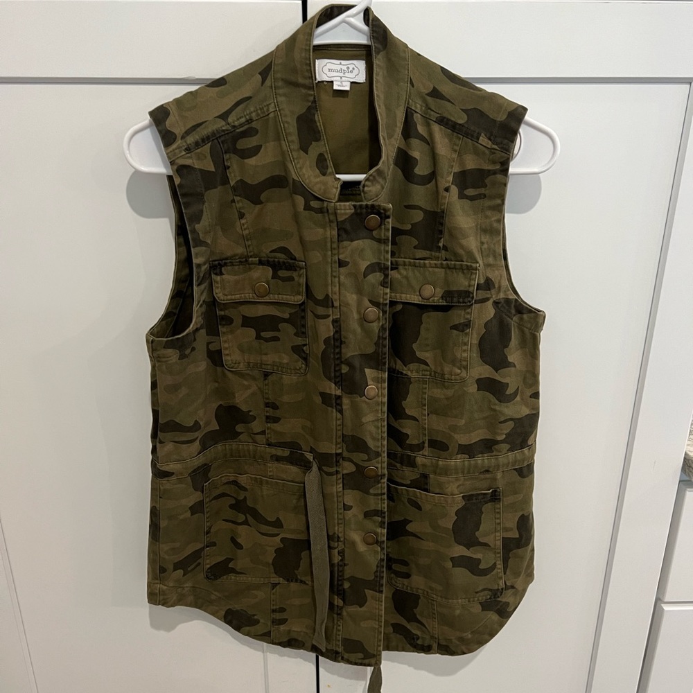 Mudpie Camo Vest Size Small